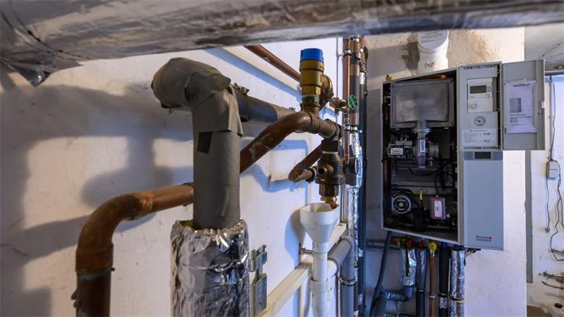 Neues Heizgesetz beschlossen: Was sich jetzt ändert Künftig sollen neben einer Wärmepumpe, einem Fernwärmeanschluss, hybriden Heizungsmodellen oder einer Biomasseheizung weiterhin auch neue Gas- und Ölheizungen eingebaut werden können. (Symbolbild)