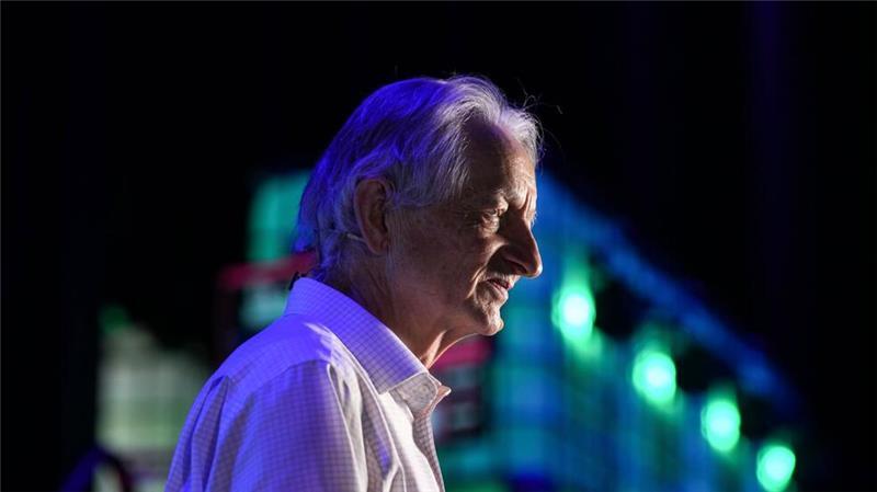 Physik-Nobelpreis für Wegbereiter Künstlicher Intelligenz Künstliche Intelligenz wird nach Meinung des Physik-Nobelpreisträgers Geoffrey Hinton - als „Godfather of AI“ bekannt - einen riesigen Einfluss auf die Menschheit haben.
