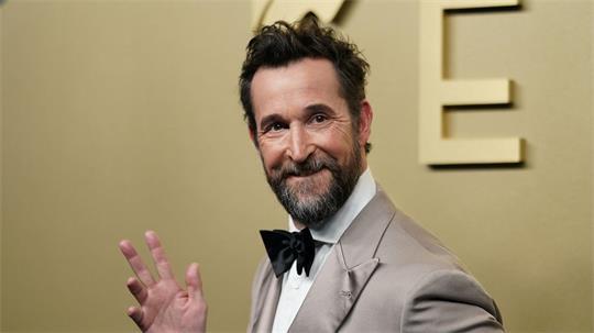 Kürzlich erst gewann Noah Wyle einen weiteren Emmy für seine Rolle in der Krankenhausserie „The Pitt“. (Archivbild)