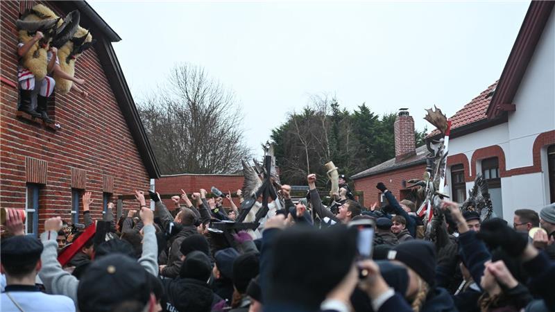 Neuanfang nach Shitstorm – Wie Borkum nun Klaasohm feiert Kuhhörner gehören nach wie vor Fest zur Tradition um Klaasohm. (Archivbild)