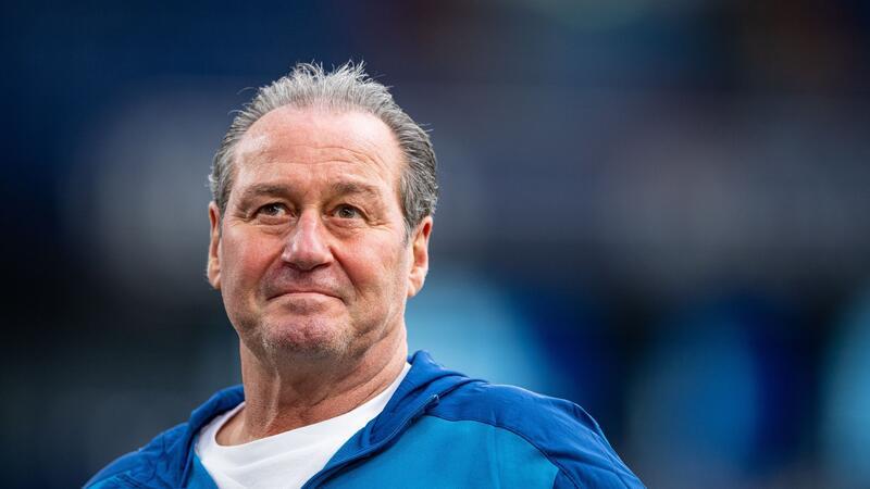 Kult-Trainer Huub Stevens sorgt sich um den FC Schalke 04.