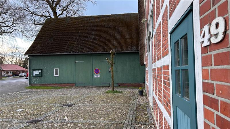 Kultur in der Scheune, auch in Hammah: Die grüne Scheune neben dem alten Rathaus baut die Gemeinde zu einem Veranstaltungsraum aus. Mit dem Fördergeld kann sie mobile Technik kaufen.