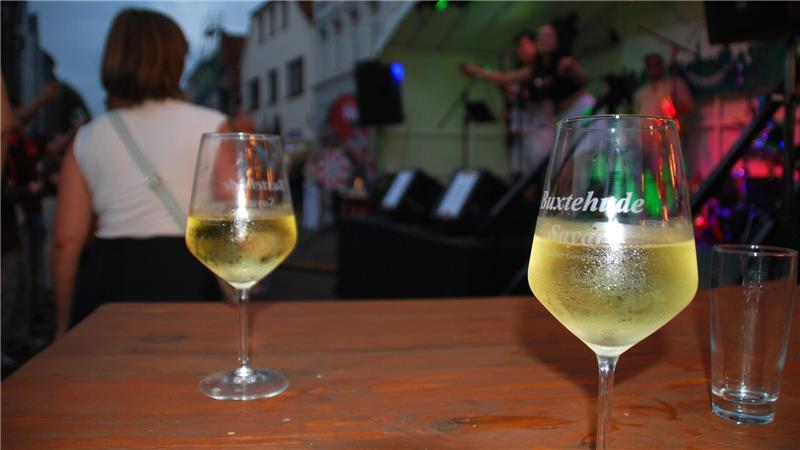 Kultur und süffige Weine wurden beim Buxtehuder Weinfest kredenzt.