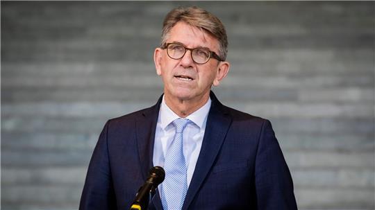 Kulturstaatsminister Weimer betont: „Journalistische Arbeit ist keine Straftat“. (Archivbild)
