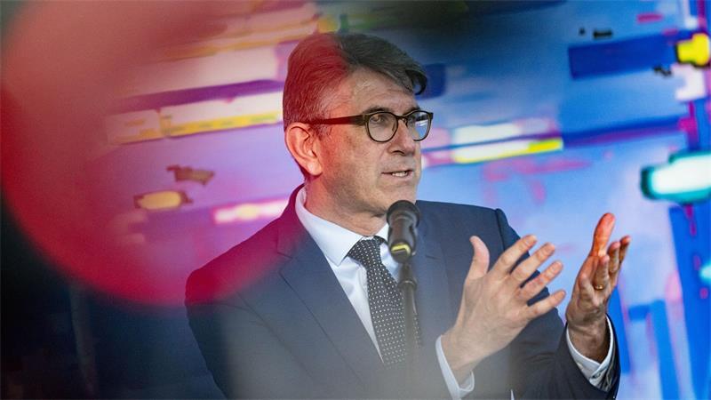 Kulturstaatsminister Weimer sucht seit Monaten Wege für eine bessere Vergütung von Künstlern auf Musikstreamingdiensten. (Archivbild)
