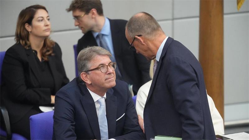 Rot-Grün-Rot in Berlin: Leuchtturm oder Achsbruch? Kulturstaatsminister Wolfram Weimer, hier mit Kanzler Friedrich Merz (CDU), warnt vor Rot-Grün-Rot in Berlin. (Archivbild)