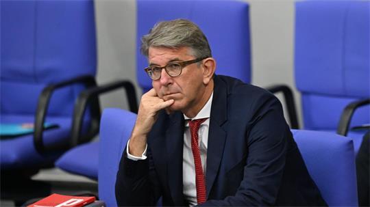 Kulturstaatsminister Wolfram Weimer sieht die angedrohte Durchsuchung bei der „Zeit“ mit Unbehagen. (Archivbild)