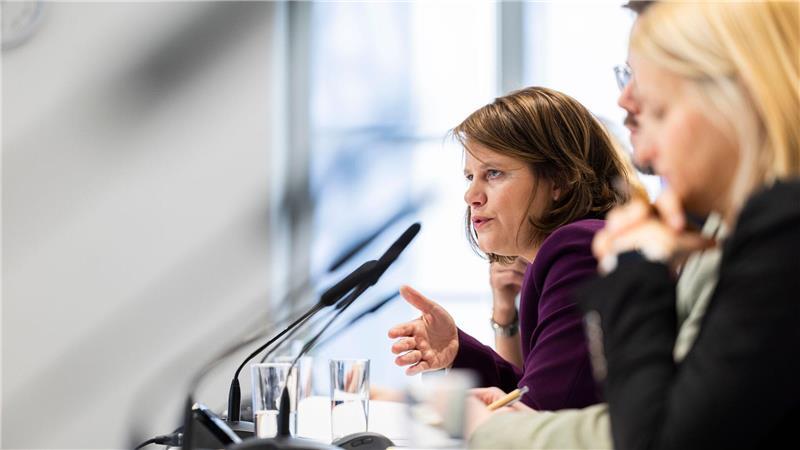 So viele Lehrer wie nie – aber noch keine Trendwende Kultusministerin Hamburg stellt die Zahlen zum laufenden Schuljahr vor.