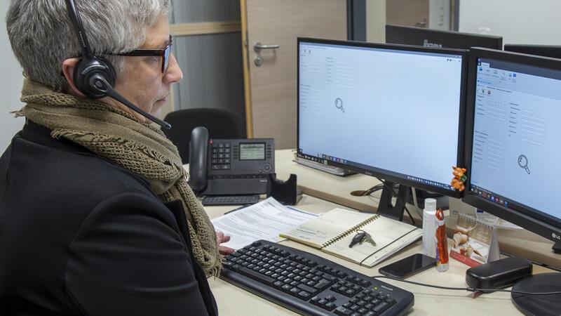 Kundenservice-Mitarbeiterin Marlen Aldag leistet rund 60 telefonische Beratungen.
