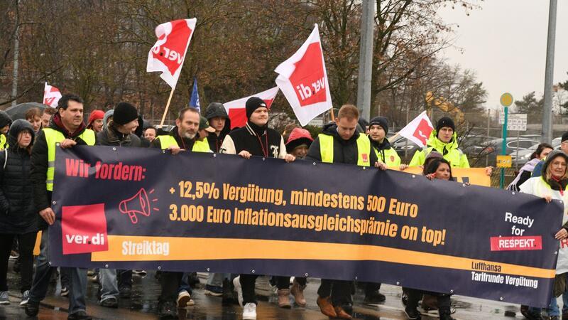 Kundgebung der Gewerkschaft Verdi in Frankfurt am Main.
