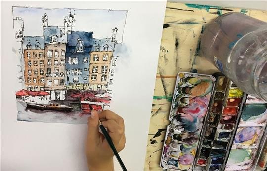 Kunstdozent Michael Tkatschow hat diese Aufnahme in einem der Kurse der Kunstschule Stade für 12- bis 15-jährige gemacht. Die Kunstschule ist seit 2018 ein Bereich der Kulturellen Bildung der VHS Stade.