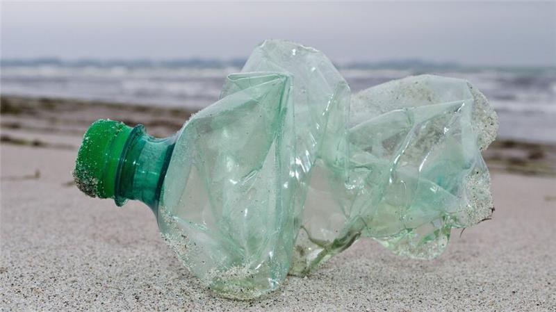 Kunststoff in Meeren stellen ein globales Problem dar.