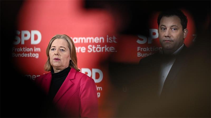 Ob AfD-Beben oder Zerreißprobe - für Merz wird es brenzlig Kurz durchschnaufen, heißt es für Bas und Klingbeil.