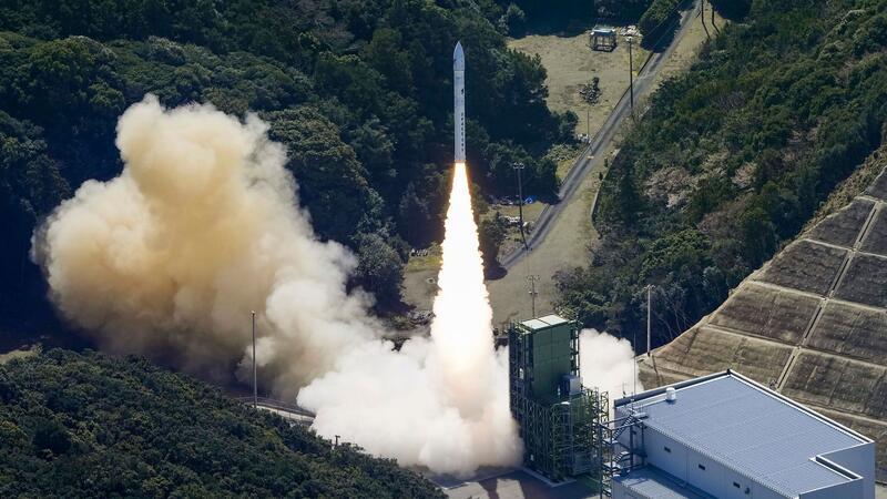 Satellitenstart gescheitert - japanische Rakete explodiert Kurz nach dem Start der Trägerrakete „Kairo“ wurde die Selbstzerstörung ausgelöst.