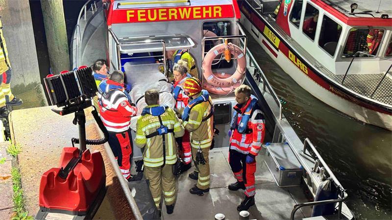 Kurz nach der Abfahrt im Hamburger Hafen musste ein Passagier von einem MSC-Kreuzfahrtschiff geborgen werden.