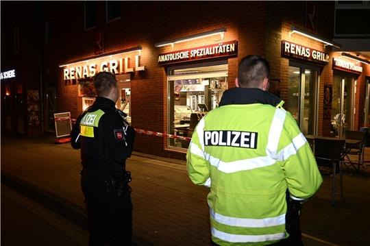 Kurz nach der Tat sperrte den Tatort in Stade ab. Archiv-Foto: Vasel