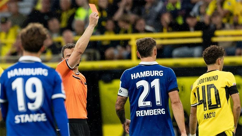 Kurzer Auftritt: Inácio (r) musste kurz nach seiner Einwechslung schon wieder runter vom Feld.