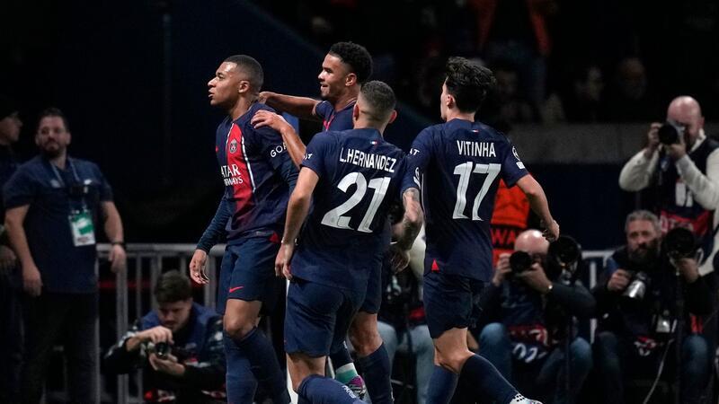 PSG zurück auf Kurs - Ex-Dortmunder treffen für City Kylian Mbappé (l) brachte PSG beim Heimsieg gegen den AC Mailand in Führung.