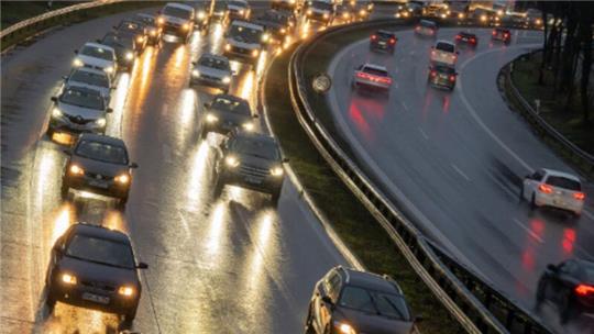 LED-Licht hat den Vorteil, dass die weiße Lichtfarbe für eine bessere Umfeldwahrnehmung sorgt.
