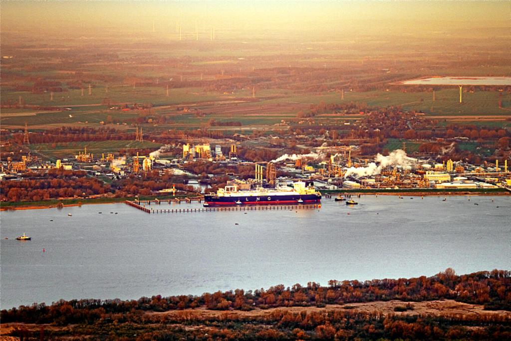 LNG-Terminal: Ankunft der Energos Force in Stade-Bützfleth