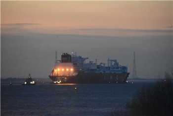 LNG-Terminal: Ankunft der „Energos Force“ in Stade-Bützfleth.