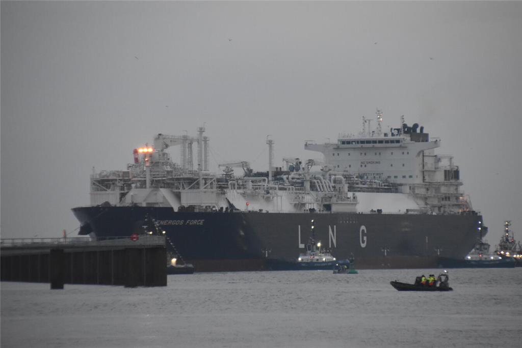 LNG-Terminal: Ankunft der „Energos Force“ in Stade-Bützfleth.