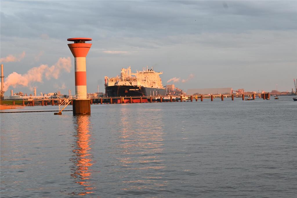 LNG-Terminal: Ankunft der „Energos Force“ in Stade-Bützfleth.