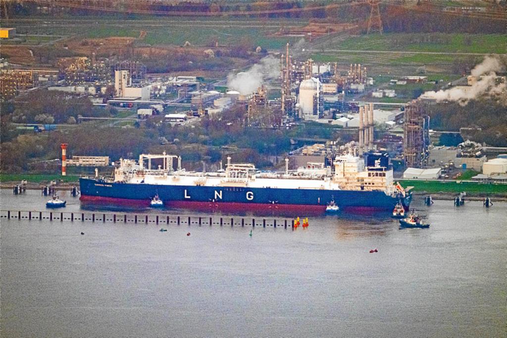 LNG-Terminal: Ankunft der Energos Force in Stade-Bützfleth