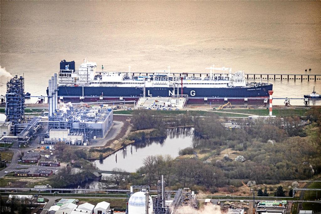 LNG-Terminal: Ankunft der Energos Force in Stade-Bützfleth