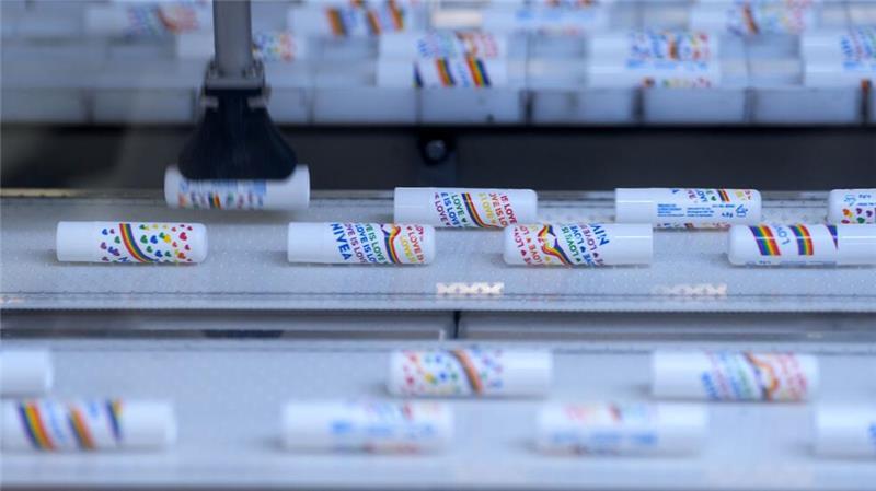 Beiersdorf wächst etwas schwächer Labello-Hersteller Beiersdorf hat im vergangenen Jahr den Gewinn gesteigert.