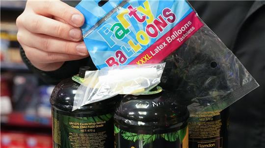 Lachgas ist unter Jugendlichen zur Partydroge geworden. (Archivbild)