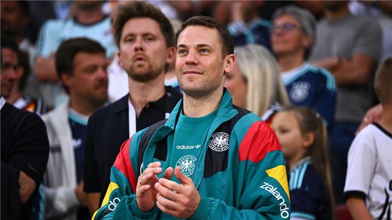Vier Tore für ein gutes WM-Gefühl - Undav trifft doppelt Lächelnder Zuschauer im Mainzer Stadion: Manuel Neuer.