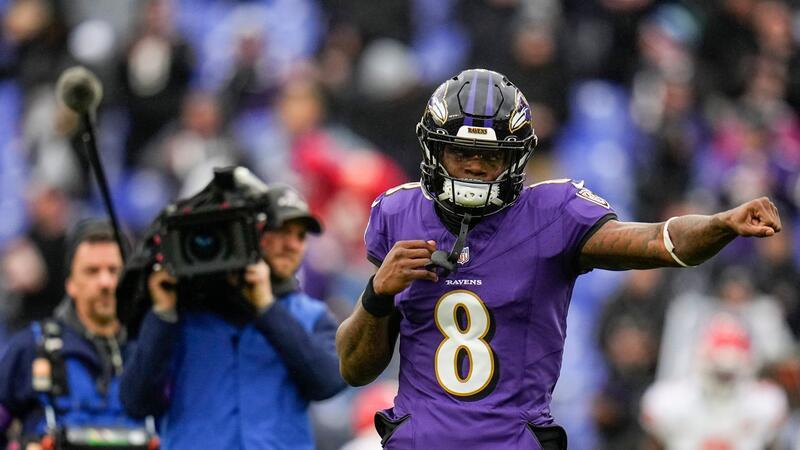 Jackson zum zweiten Mal wertvollster Spieler der NFL Lamar Jackson war erstmals 2019 zum MVP gewählt worden.