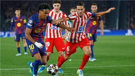 Lamine Yamal (links) und der FC Barcelona lieferten sich ein hitziges Duell mit Atlético Madrid.