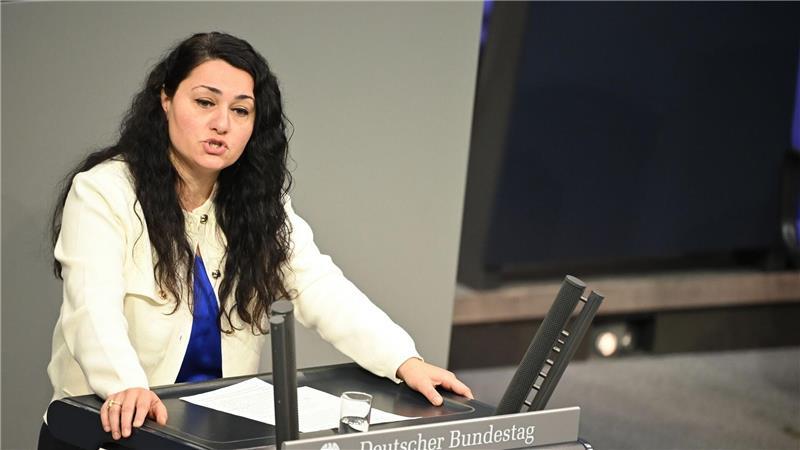 Radikale Kampfgesänge - Mehr islamistische Inhalte gelöscht Lamya Kaddor aus Nordrhein-Westfalen ist für die Grünen seit 2021 im Bundestag. (Archivfoto)