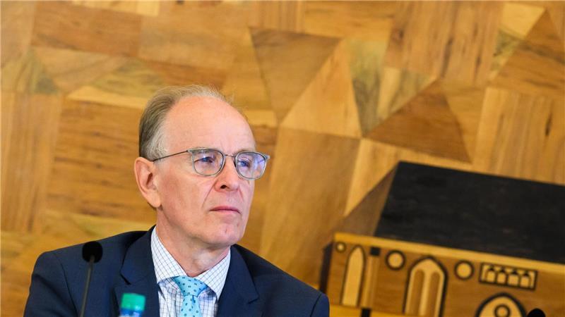 Landesbischof Ralf Meister bittet die Betroffenen sexualisierter Gewalt um Entschuldigung. Die Aufarbeitung müsse weitergehen, sagte er. 