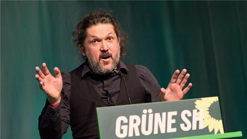 Touré greift an – Grüne wollen 20-Prozent-Marke knacken Landeschef Gazi Freitag stellte einen Antrag des Vorstands vor.