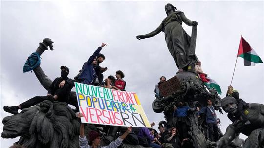 Landesweit demonstrierten Französinnen und Franzosen gegen den Rassemblement National. Die rechtsnationale Partei holte bei der Europawahl die meisten Stimmen.