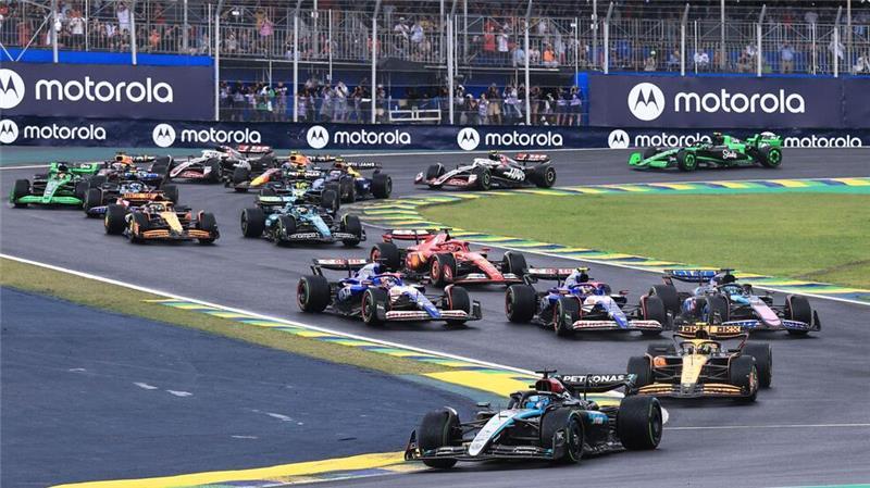 Verneigungen vor Verstappen: „Gebt ihm jetzt den Pokal“ Lando Norris kann einmal mehr seine Pole nicht verteidigen auf den ersten Metern.