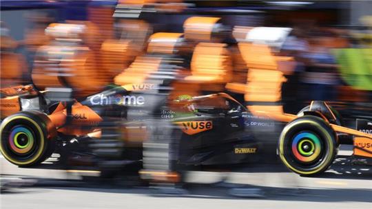 Lando Norris raste in Baku von Startplatz 15 noch auf Rang 4. 