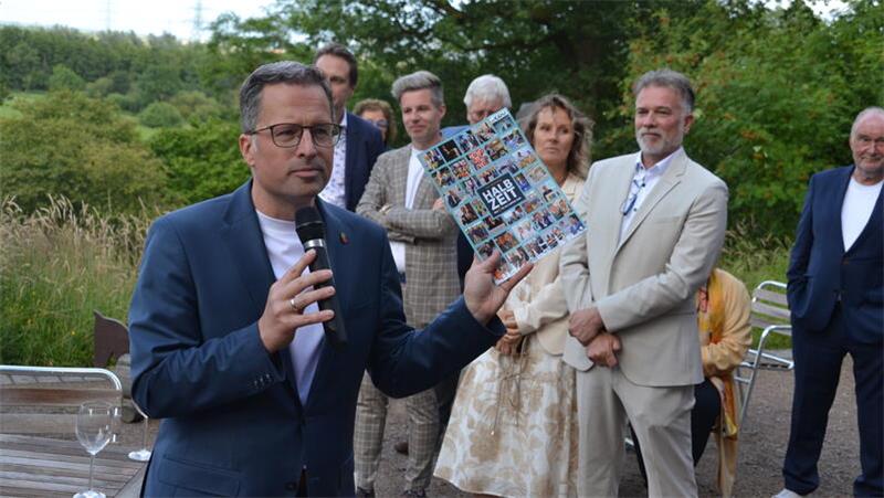 Landrat Kai Seefried (CDU) zieht beim CDU-Sommerfest in Agathenburg seine Halbzeitbilanz.