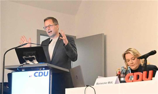 Landrat Kai Seefried (Stade) mahnte eine bessere Finanzausstattung der Kommunen an.