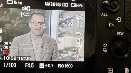 Landrat Kai Seefried bei den Dreharbeiten im Kreishaus.