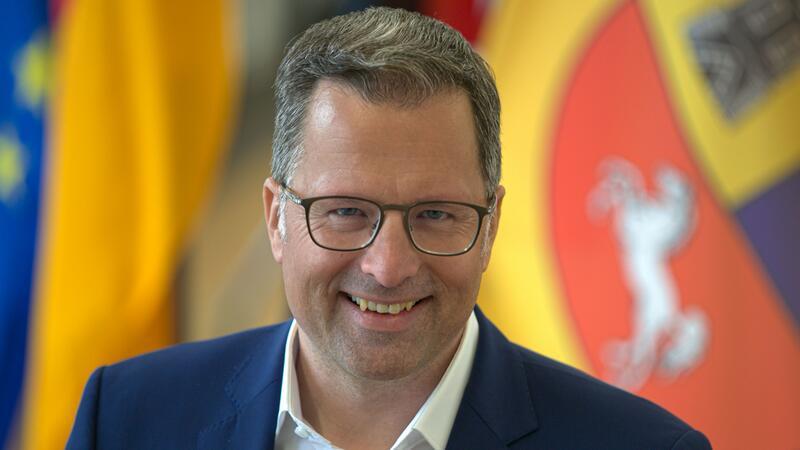 Landrat Kai Seefried freut sich auf Gespräche mit Bürgern.