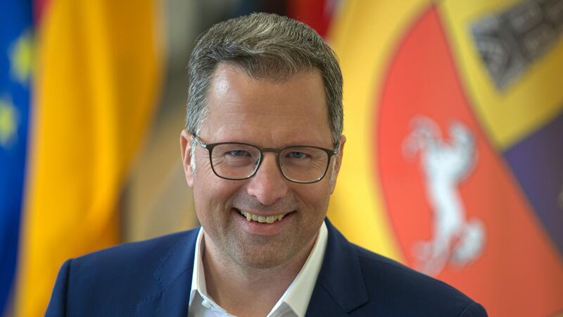 Landrat Kai Seefried lädt zu Gesprächen im Buxtehuder Rathaus ein Landrat Kai Seefried freut sich auf die nächste Bürgersprechstunde im Buxtehuder Rathaus.