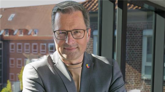 Landrat Kai Seefried ist der Dienstherr von rund 1000 Beschäftigten in der Stader Kreisverwaltung.