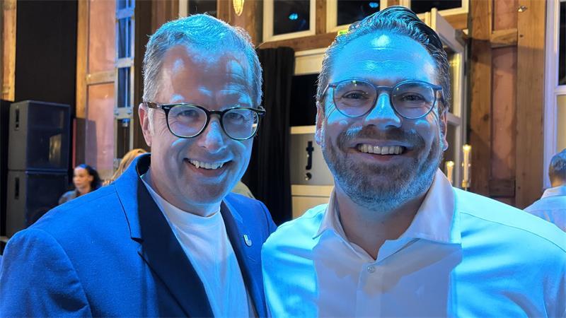 Landrat Kai Seefried (links) drückte als Privatperson Arne Kramer die Daumen, sagt er. Er freue sich aber auch auf die Zusammenarbeit mit Kai Koeser. "Das Wahlergebnis war deutlich."