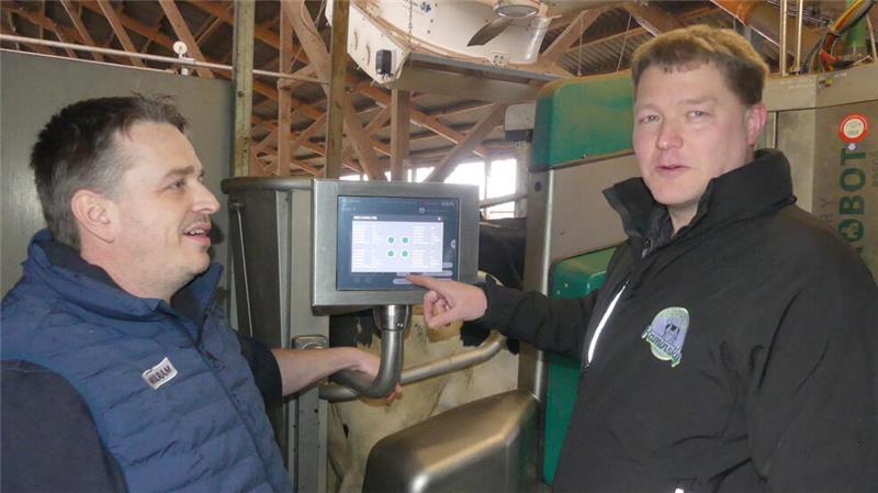 Warum eine Zahnarzthelferin jetzt auf einem Bauernhof arbeitet Landwirt Stefan Kaminsky (links) hat seinen Freund aus Kindertagen, Thorsten Kröger, für die Landwirtschaft geworben. Kröger wechselte den Beruf - und bereut nichts.