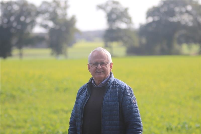 Landwirt aus vollem Herzen: Meinhard Kaminsky saß 30 Jahre für die CDU im Gemeinderat Heinbockel. Er ist der dienstälteste Ratsherr in der Samtgemeinde, der nun aufhört. Foto: Klempow