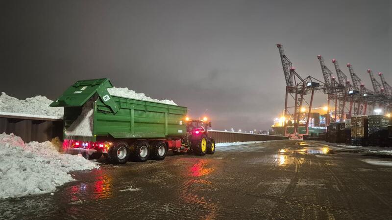 Landwirte aus dem Landkreis Stade haben über den Maschinenring einen besonderen Auftrag im Ausnahmezustand durch Schnee ausgeführt.